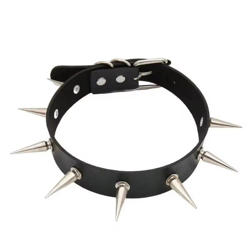 SILVER SPIKE CHOKER