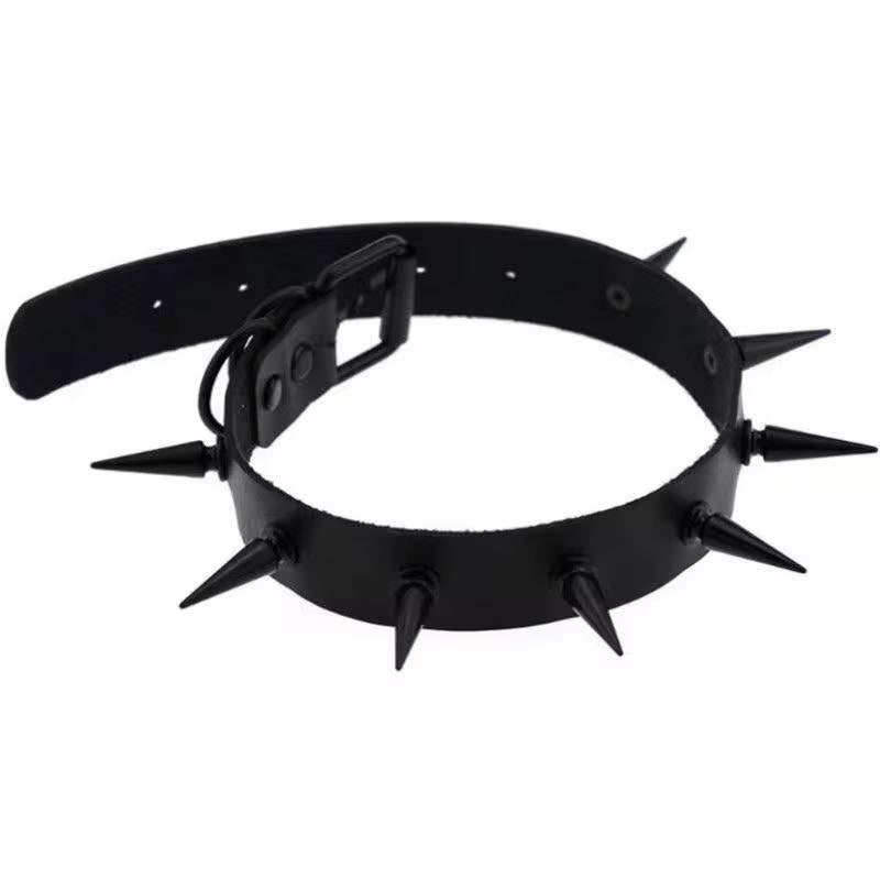 BLACK SPIKE CHOKER
